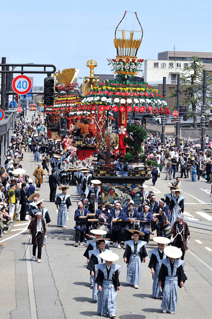 高岡御車山祭り・伏木けんか山祭り